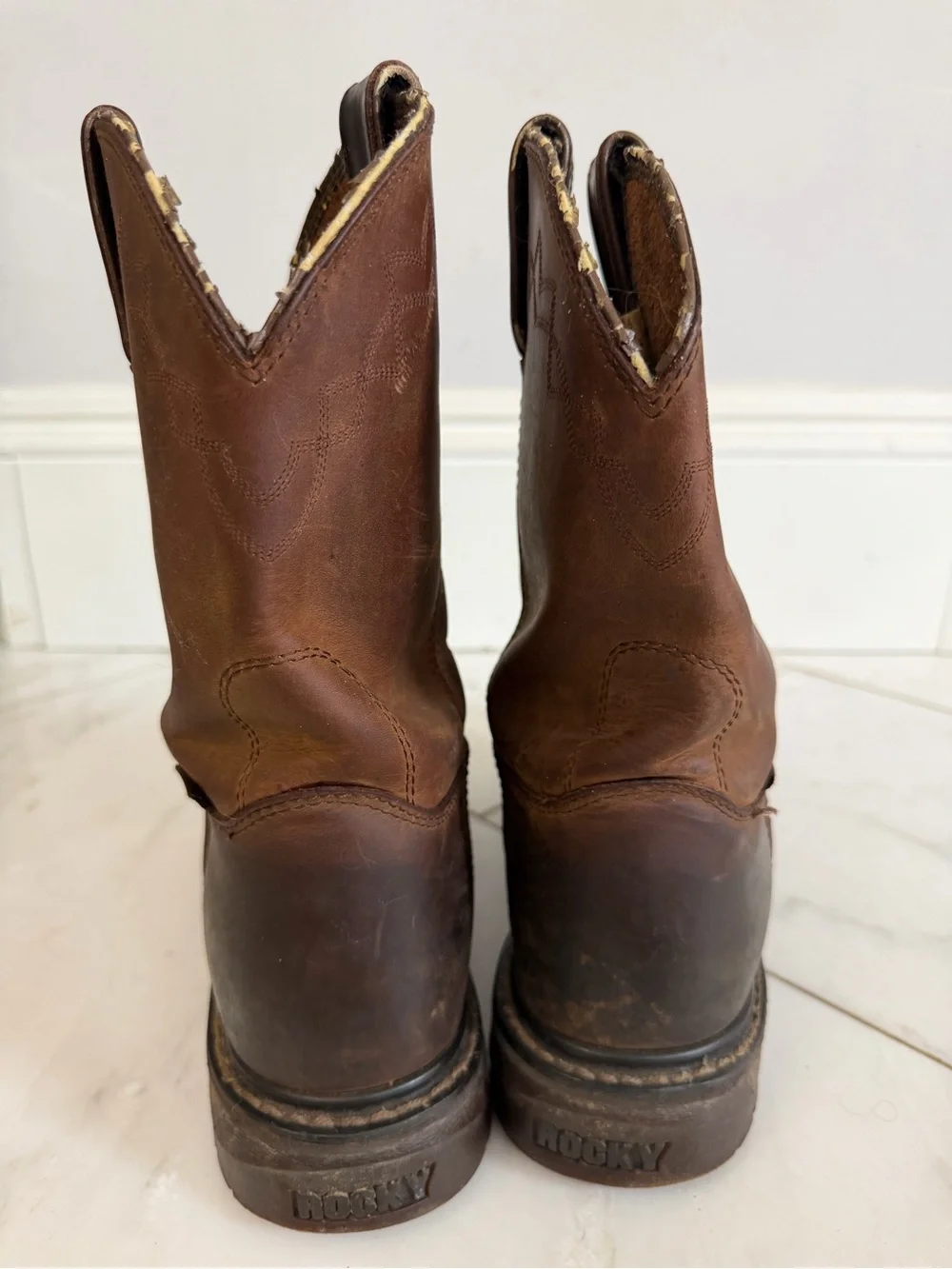 Rocky Men’s 9.5 brown leather midcalf round toe pull on comfort work boots